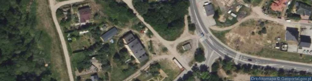 Zdjęcie satelitarne Dwór, kościół, park, pomnik, ośrodek letniskowy