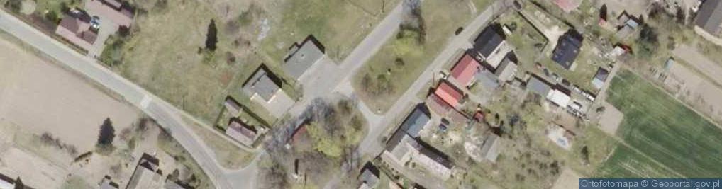 Zdjęcie satelitarne Dwór, kościół