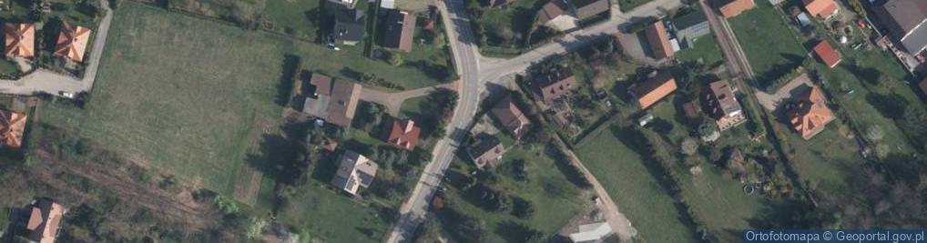 Zdjęcie satelitarne Dwór, park, rezerwat