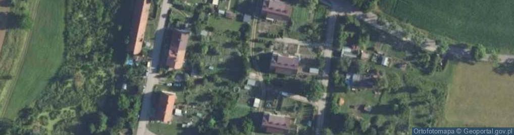 Zdjęcie satelitarne Dwór, park