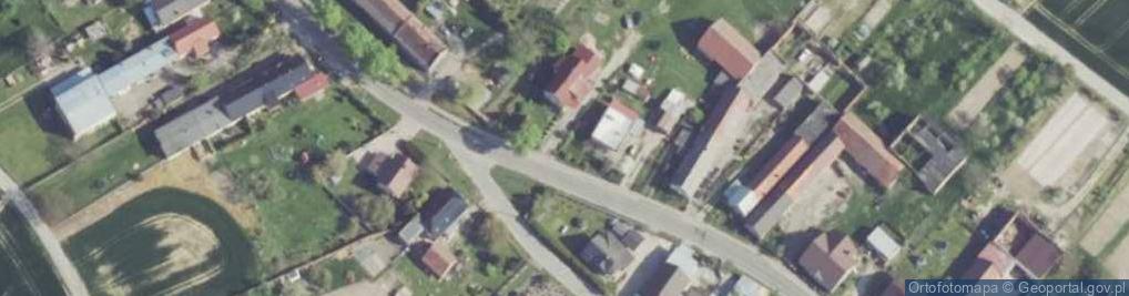 Zdjęcie satelitarne Dwór, usługi