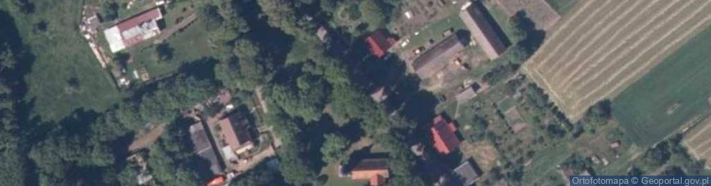 Zdjęcie satelitarne Pałac, kościół, park, pomnik