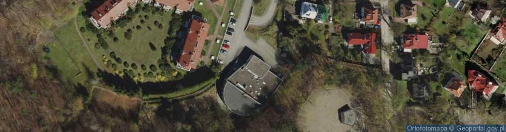 Zdjęcie satelitarne Centrum Sportowe-Pływalnia kryta Chipolbrok