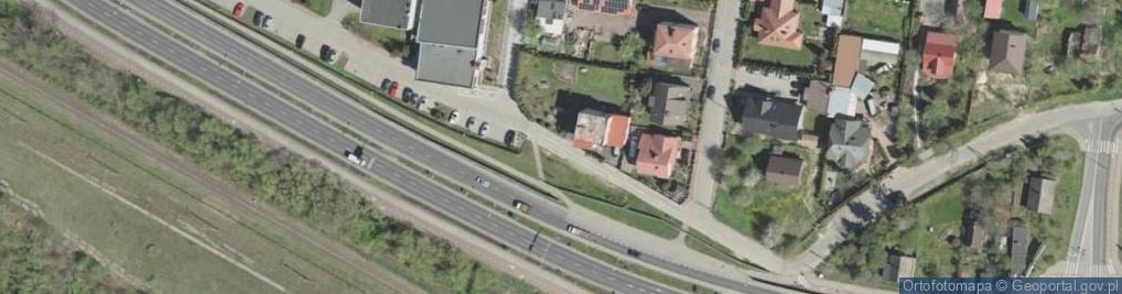 Zdjęcie satelitarne dom opieki i basen
