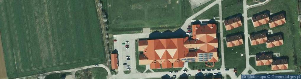 Zdjęcie satelitarne Zespół Sportowo-Rekreacyjny Radosna Nowina 2000