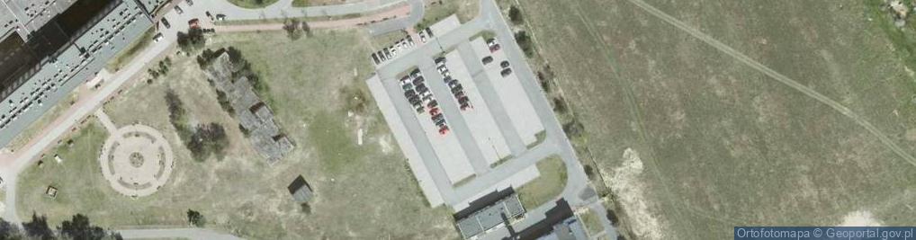 Zdjęcie satelitarne Duży parking koło szpitala