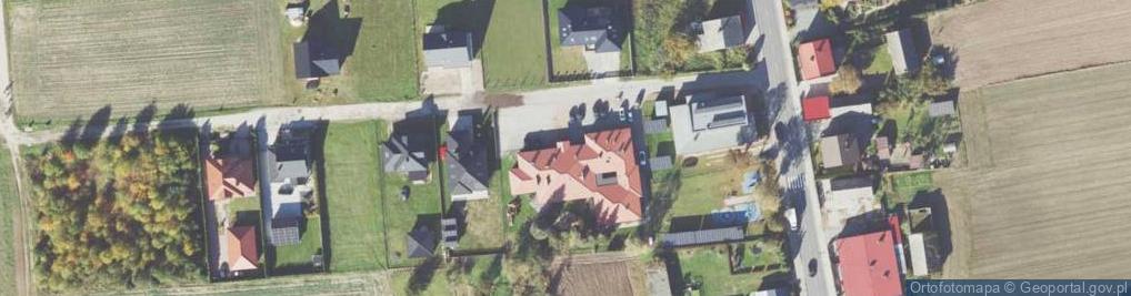 Zdjęcie satelitarne Gminna Biblioteka Publiczna w Łęce Opatowskiej z S w Opatowie