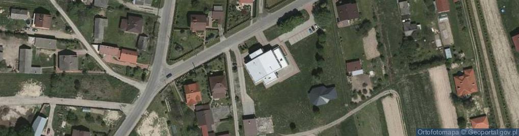 Zdjęcie satelitarne Miejska i Gminna Publiczna w Nowej Sarzynie, filia w Sarzynie