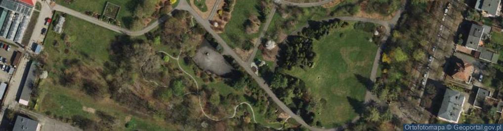 Zdjęcie satelitarne Głazy narzutowe w Uniwersyteckim Ogrodzie Botanicznym