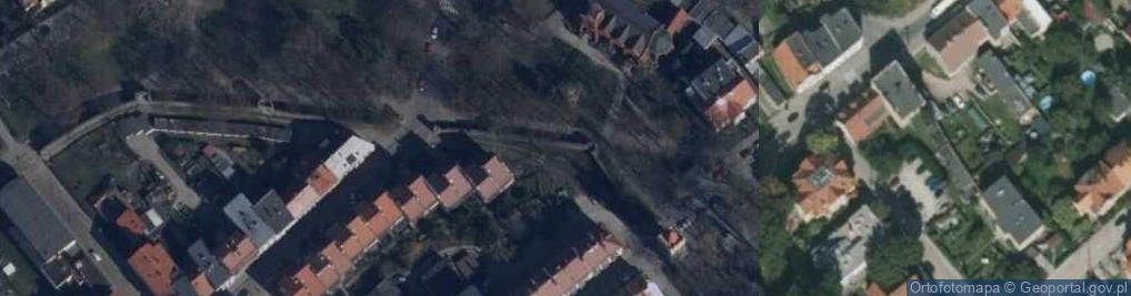 Zdjęcie satelitarne Mur historyczny
