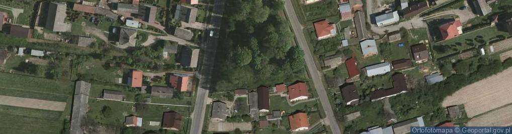 Zdjęcie satelitarne Stary Rzymskokatolicki w Sarzynie