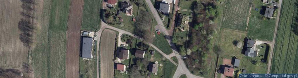 Zdjęcie satelitarne Kapliczka, Figura Świętych, Krzyż