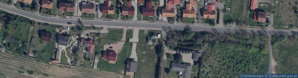 Zdjęcie satelitarne Kapliczka, Figura Świętych, Krzyż