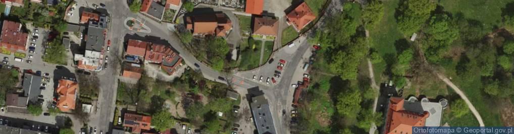 Zdjęcie satelitarne Kapliczka, Figura Świętych, Krzyż
