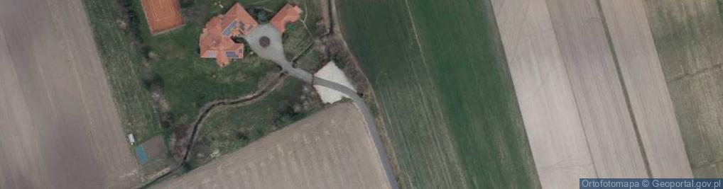 Zdjęcie satelitarne Kapliczka, Figura Świętych, Krzyż