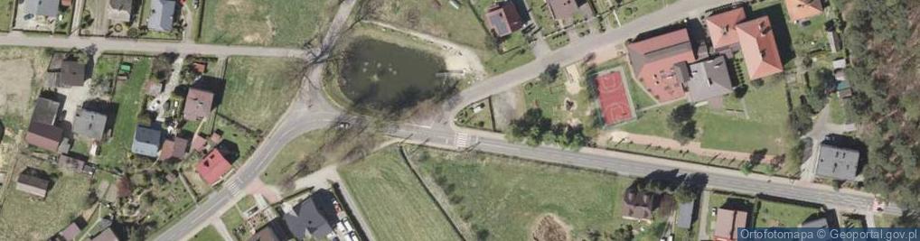 Zdjęcie satelitarne Kapliczka, Figura Świętych, Krzyż