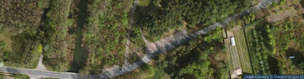 Zdjęcie satelitarne Kapliczka, Figura Świętych, Krzyż