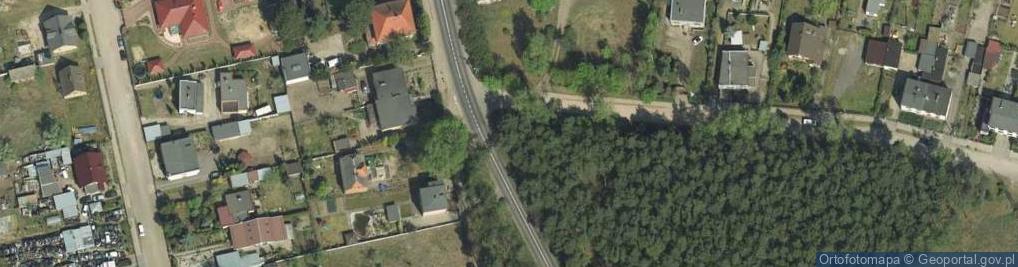 Zdjęcie satelitarne Kapliczka, Figura Świętych, Krzyż