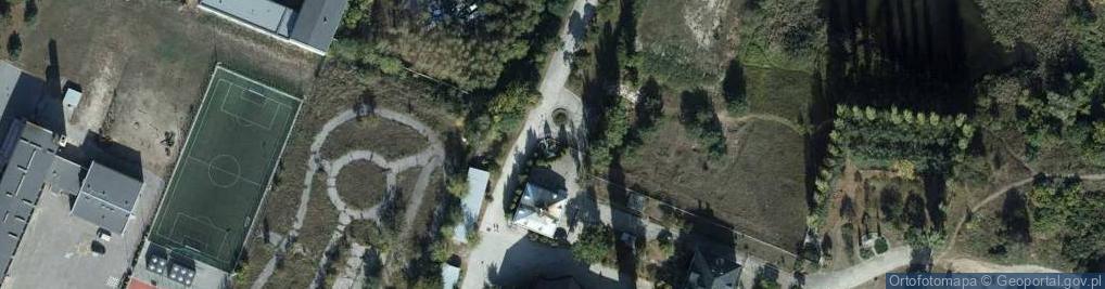 Zdjęcie satelitarne Kapliczka, Figura Świętych, Krzyż