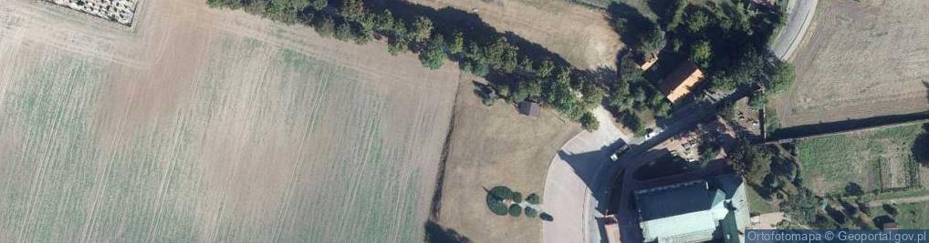 Zdjęcie satelitarne Kapliczka, Figura Świętych, Krzyż