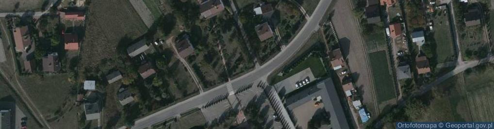 Zdjęcie satelitarne Kapliczka, Figura Świętych, Krzyż