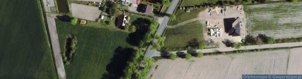 Zdjęcie satelitarne Kapliczka, Figura Świętych, Krzyż