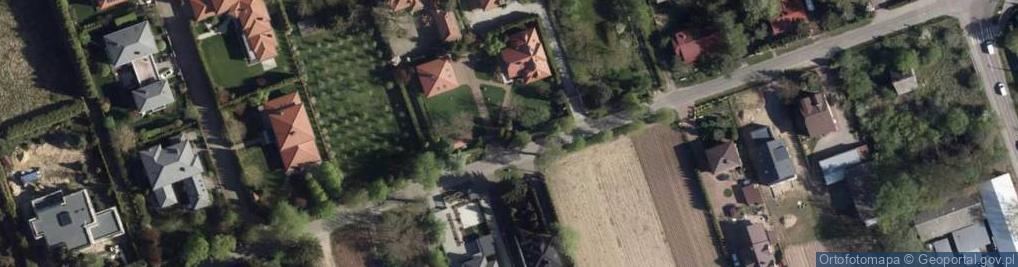 Zdjęcie satelitarne Kapliczka, Figura Świętych, Krzyż