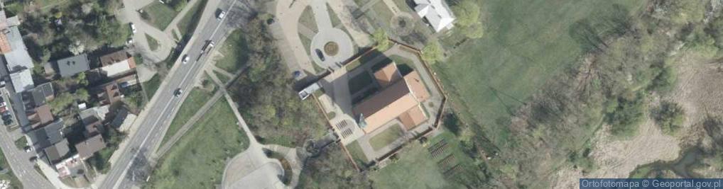 Zdjęcie satelitarne Kapliczka, Figura Świętych, Krzyż