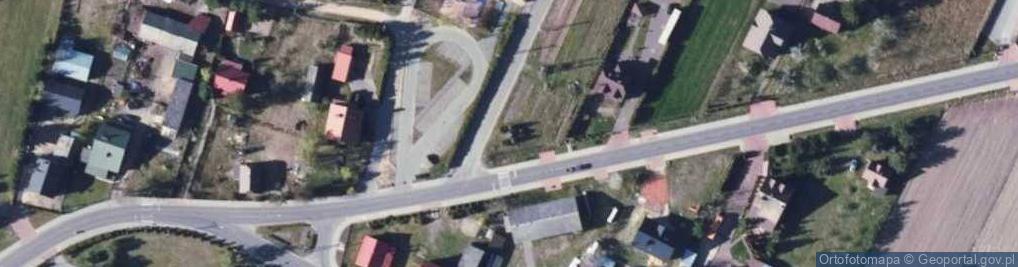 Zdjęcie satelitarne Kapliczka, Figura Świętych, Krzyż