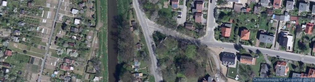Zdjęcie satelitarne Kapliczka, Figura Świętych, Krzyż