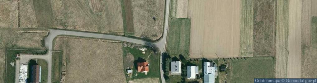 Zdjęcie satelitarne Murowana kapliczka z krzyżem