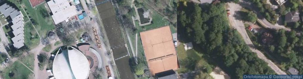 Zdjęcie satelitarne Kort tenisowy