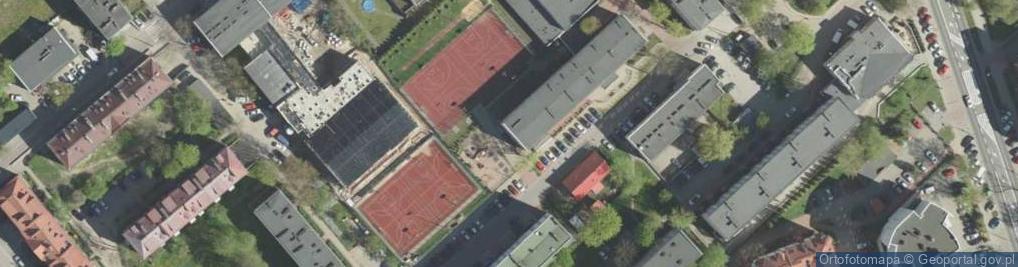 Zdjęcie satelitarne XIII LO w ZSO Mistrzostwa Sportowego