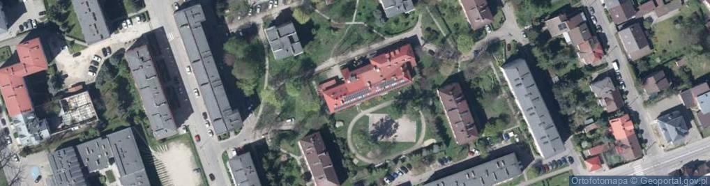 Zdjęcie satelitarne Zaoczne Liceum Ogólnokształcące Dla Dorosłych 'Cosinus Plus' W Nowym Sączu