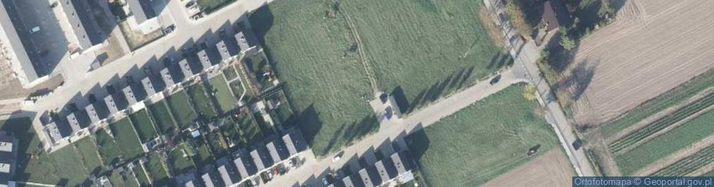 Zdjęcie satelitarne Paczkomat InPost GIQ01M