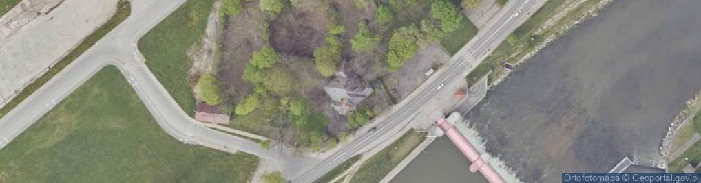 Zdjęcie satelitarne Paczkomat InPost NYS03BAPP