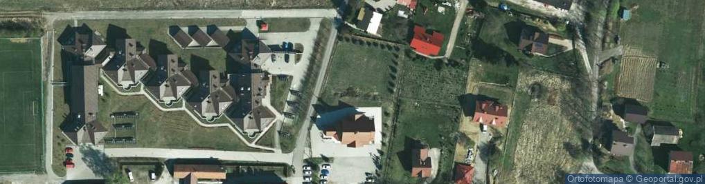 Zdjęcie satelitarne Paczkomat InPost RAQ01M