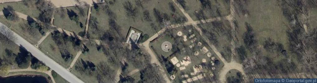 Zdjęcie satelitarne park linowy