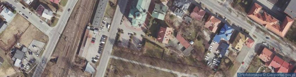 Zdjęcie satelitarne Parking dla obsługi parafii