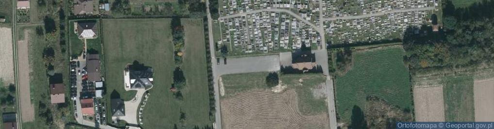 Zdjęcie satelitarne przy cmentarzu