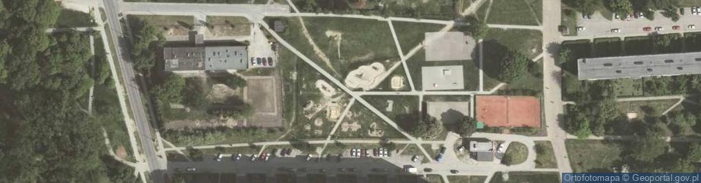 Zdjęcie satelitarne Duży plac zabaw