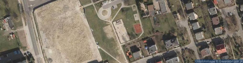 Zdjęcie satelitarne Plac zabaw, Ogródek