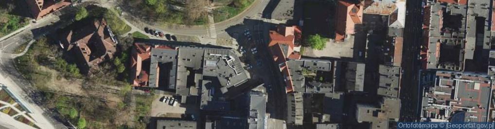 Zdjęcie satelitarne Głaz z tablicami ku czci druhów z Oddziałów Młodzieży Powstańcz