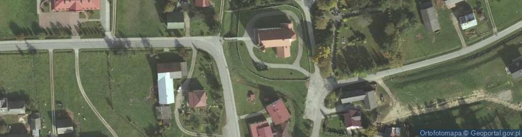 Zdjęcie satelitarne Kamienny krzyż poświęcony pamięci Polaków wsi Pawłokoma którzy