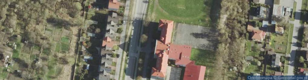 Zdjęcie satelitarne L.O. w Chełmie na 1 zjeździe absolwentów otrzymało imię gen. Gu