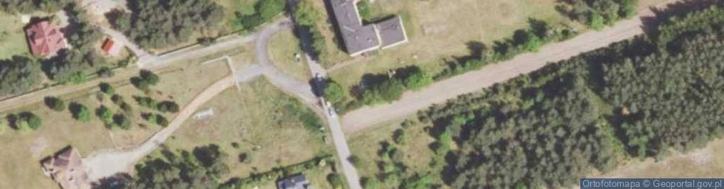 Zdjęcie satelitarne Mieszkańcom wsi Kolania Miłkowska rozstrzelanym przez oprawców