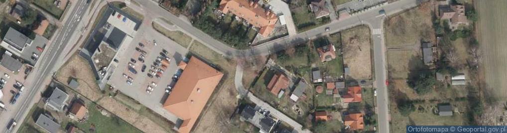 Zdjęcie satelitarne Obelisk ku czci poległych w I wojnie światowej i ofiarom lat po