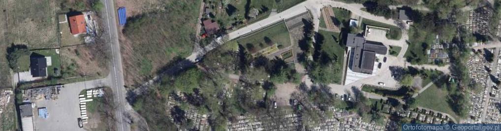 Zdjęcie satelitarne Obelisk oraz 4 mogiły zbiorowe wojenne żołnierzy Armii Czerwone