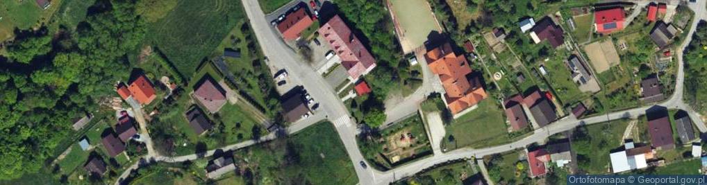 Zdjęcie satelitarne Obelisk poświęcony mieszkańcom Rychwałdu, poległym i pomordowan