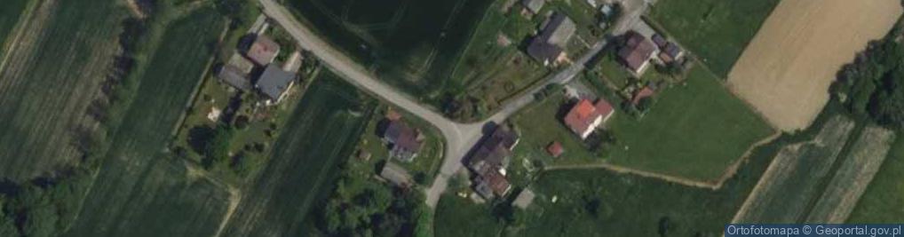 Zdjęcie satelitarne Obelisk upamiętniający miejsce, na którym zostało pochowanych 7